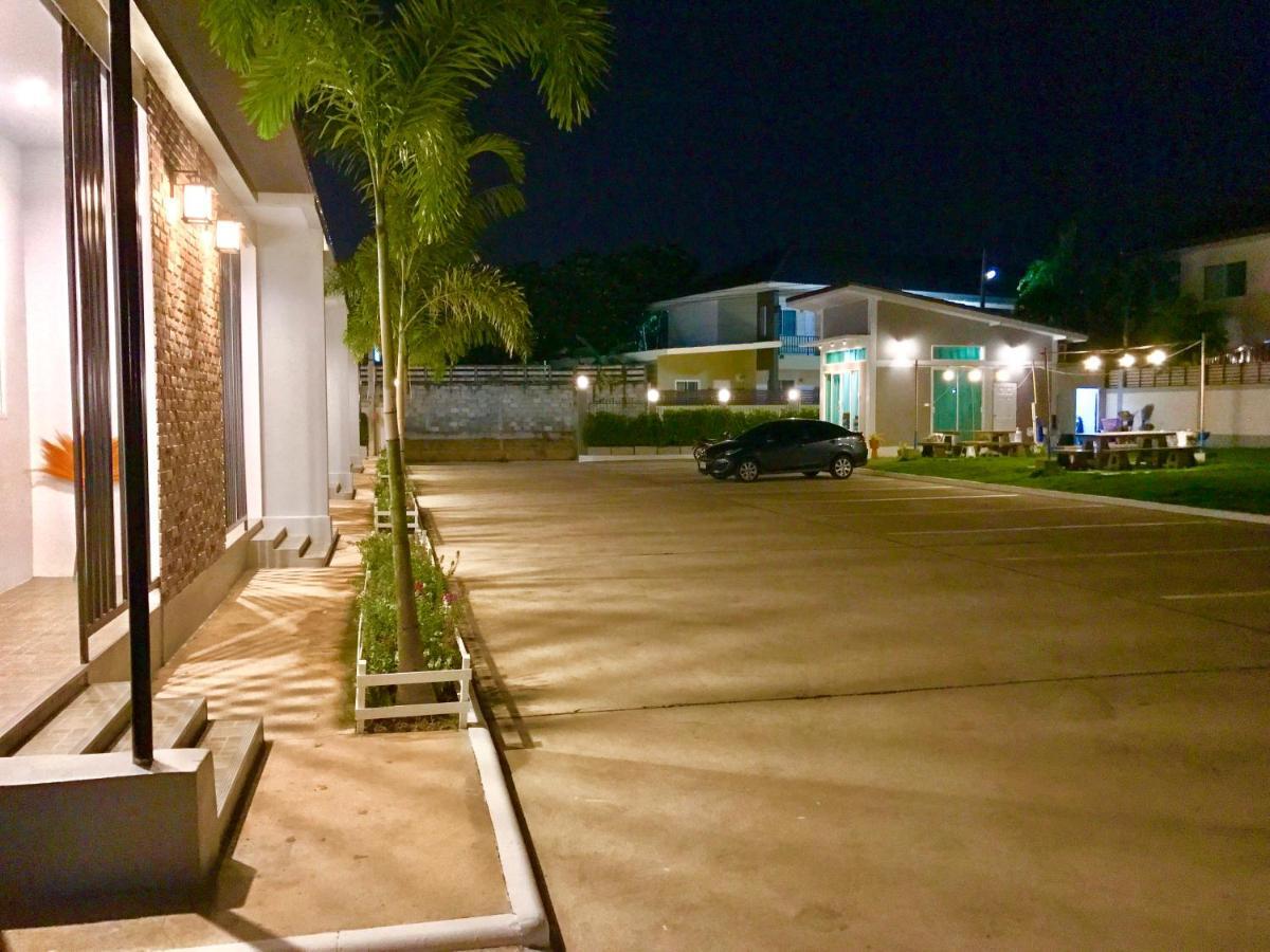 Baan Klangdao Resort Sattahip Exterior photo