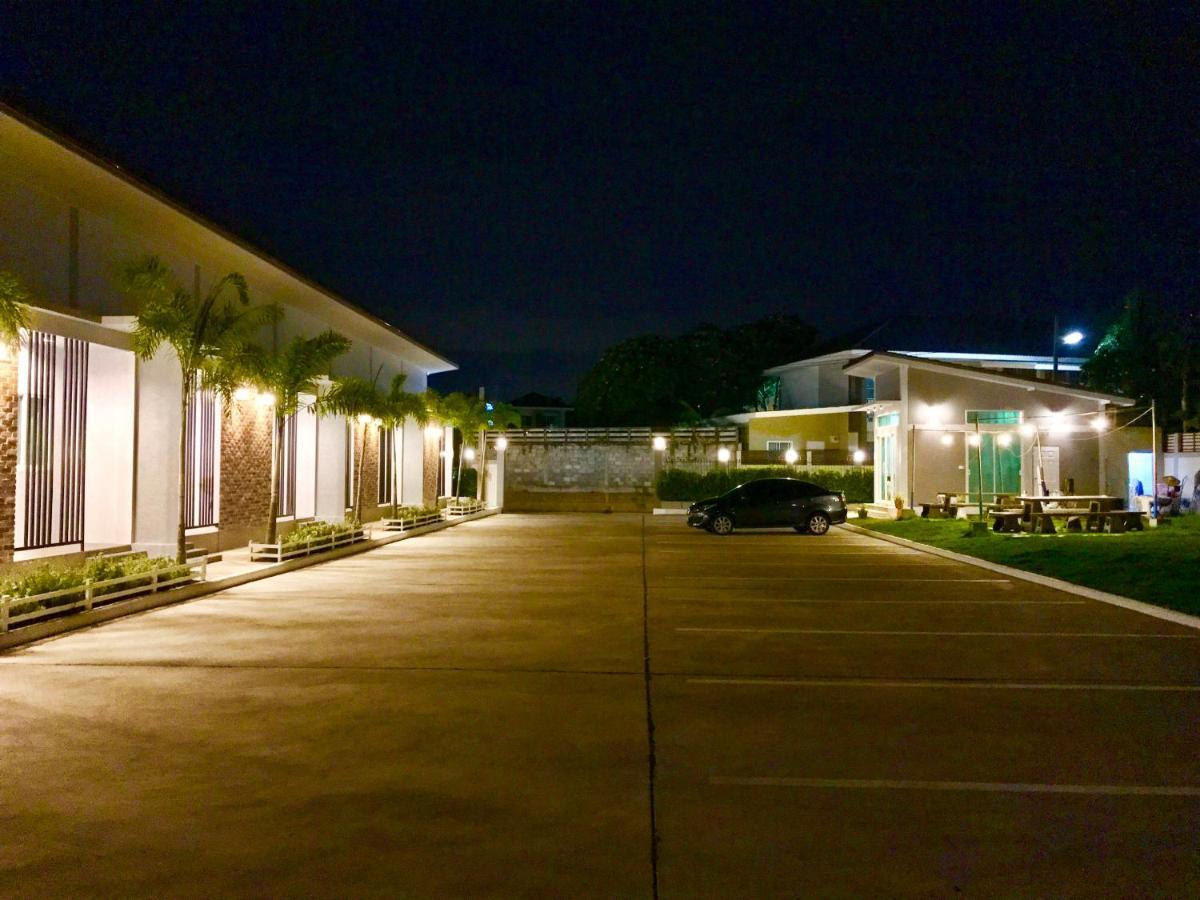 Baan Klangdao Resort Sattahip Exterior photo