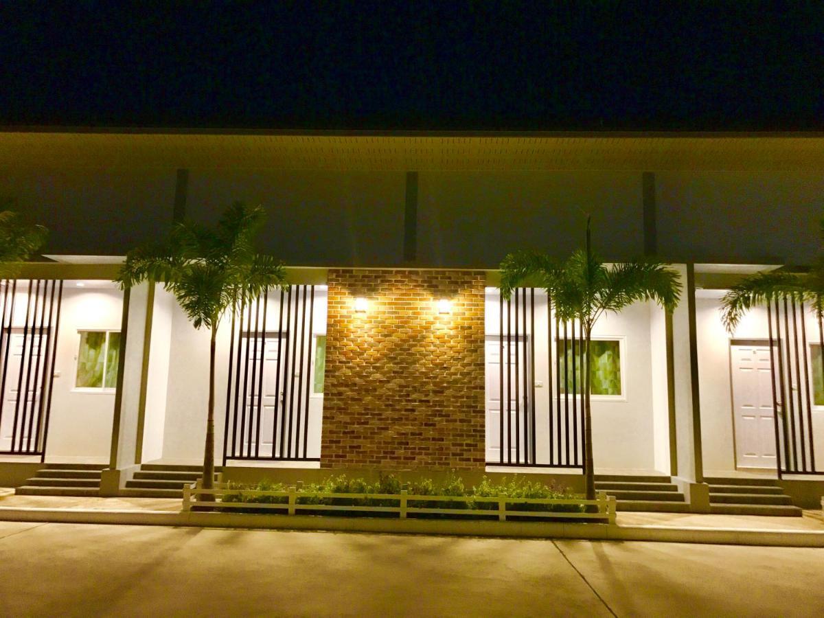 Baan Klangdao Resort Sattahip Exterior photo